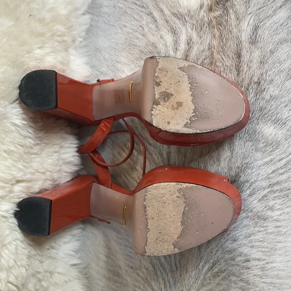 Gucci Patent Leather Sandal - Picture 8 of 8